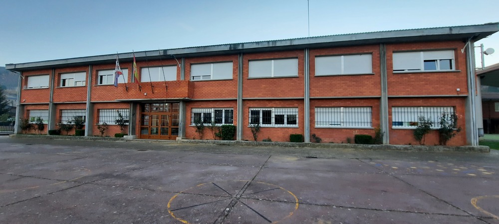 Colegio público en Vega de Espinareda (León)
