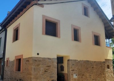 Reforma y ampliación de vivienda en Quintana de Fuseros (León)