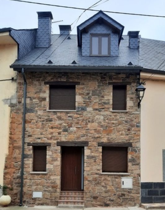 Vivienda unifamiliar entre medianeras, Quintana de Fuseros (León)