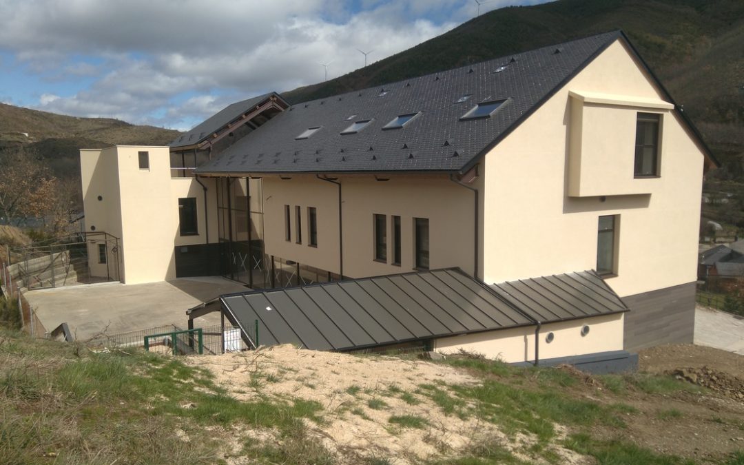 Rehabilitación y ampliación de antiguas escuelas, Pobladura de las Regueras (León)