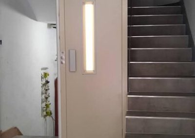 Instalación de ascensor en edificio de viviendas en Ponferrada, León