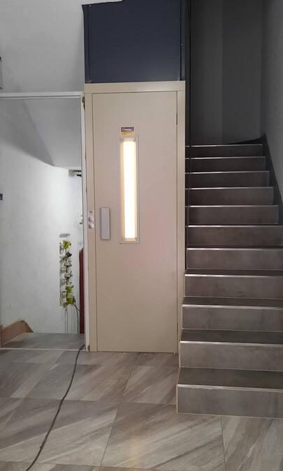 Instalación de ascensor en edificio de viviendas en Ponferrada, León